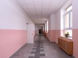 Plzeňská 20. základní škola získala novou nástavbu s odbornými učebnami a zelenou střechou