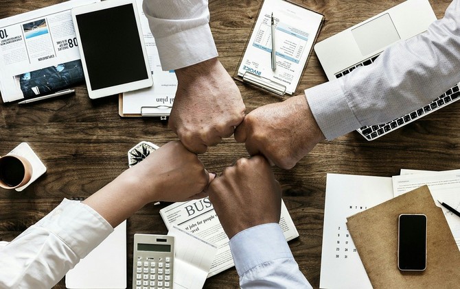 Od nového roku platí pro společnosti, společníky a členy volených orgánu společností řada nových pravidel. S naším přehledem se v nich neztratíte. Zákon o obchodních korporacích, ZOK, velká novela zákona o obchodních korporacích, velká novela ZOK