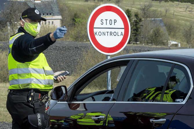 Slovensko, Švýcarsko a některé další země zavádí zpřísněná opatření pro vstup českých občanů